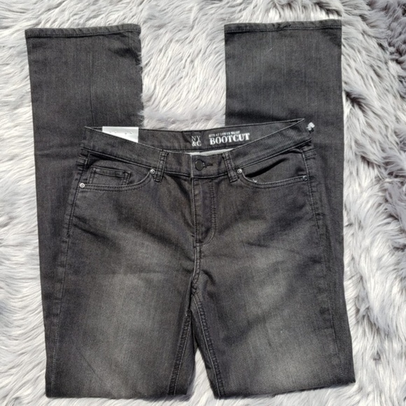 NWT NY & C BOOTCUT Faded JEANS SZ 8 - Picture 2 of 4